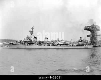 USS Caperton (DD-650) in der Philadelphia Naval Shipyard auf 25. Februar 1952 Stockfoto