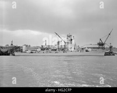 USS Hull (DD-945) bei Bath Iron arbeitet am 29. Mai 1958 Stockfoto