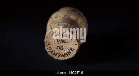 Der Korken aus einer Flasche Champagner. Die Worte "Grand Vin de Chanpagne" sind auf den Korken. Stockfoto