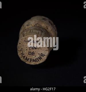 Der Korken aus einer Flasche Champagner. Die Worte "Grand Vin de Chanpagne" sind auf den Korken. Stockfoto