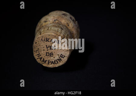 Der Korken aus einer Flasche Champagner. Die Worte "Grand Vin de Chanpagne" sind auf den Korken. Stockfoto