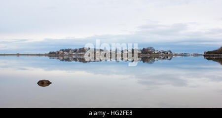 Rumpf Ufergegendhäuser vom Ufer des Ende-Park der Welt angesehen. Stockfoto