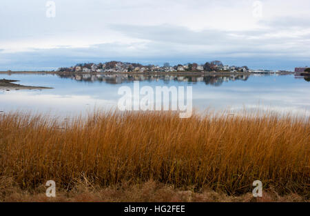 Rumpf Ufergegendhäuser vom Ufer des Ende-Park der Welt angesehen. Stockfoto