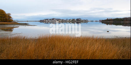 Rumpf Ufergegendhäuser vom Ufer des Ende-Park der Welt angesehen. Stockfoto