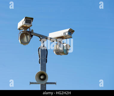 Überwachungskameras mit Infrarot-Licht Stockfoto