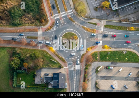 Luftbild, Kreisverkehr mit Herbstlaub, Fußgängerüberwege, Zebrastreifen, Warendorferstraße Sachsenring Münsterstraße, Hamm, Stockfoto