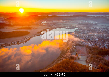 Luftbild, Sonnenaufgang über den Harkortsee an die Stadt Grenzen zwischen Wetter und Herdecke, Harkortturm und Cuno Kraftwerk Stockfoto