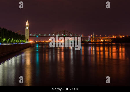 Quai de l ' Horloge und Jacques Cartier Brücke bei Nacht Stockfoto