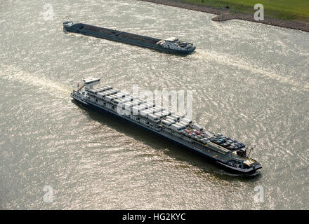 Luftaufnahme, FORENSO Cargo Schiff Autotransporter mit Transporter, Auto Schiff auf dem Rhein in Rheinberg, Binnenschifffahrt, Duisburg, Rhein Stockfoto