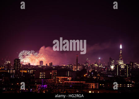 Schönen Feuerwerk über London. New Years Eve, Blick von Greenwich Point Hill Stockfoto