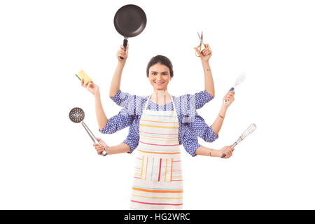 Multitasking Frau in der Küche Konzept Stockfoto