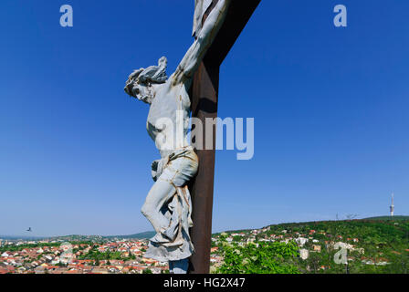 Pécs (Fünfkirchen): Kruzifix auf dem Havi-Hügel am Anfang des Mecsek-Gebirges, Baranya, Ungarn Stockfoto