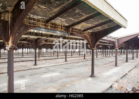 Sichtbaren Verfall in einer alten, verlassenen Rangierbahnhof Stockfoto