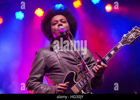 Alex Cuba im 150-Jahr-Geburtstag Kanadas Gitarrespielen-Victoria British Columbia, Kanada. Stockfoto