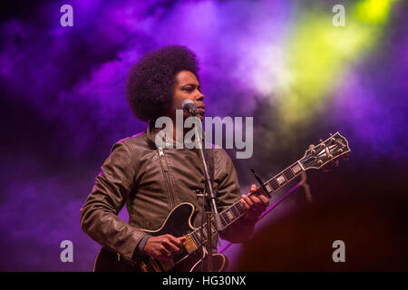 Alex Cuba im 150-Jahr-Geburtstag Kanadas Gitarrespielen-Victoria British Columbia, Kanada. Stockfoto