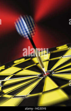 Dart im bullseye Stockfoto