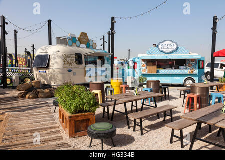 Letzte Ausfahrt Essen LKW-Park in Dubai Stockfoto