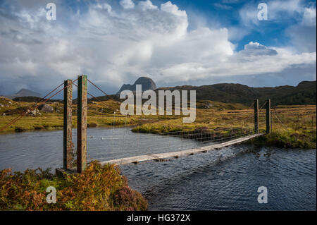 Hängebrücke in der Nähe von Glencanisp Lodge Assynt Schottland Stockfoto