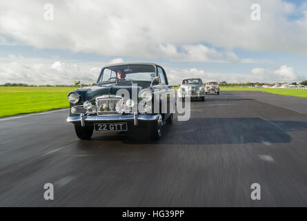 1950s Sport Limousinen, MG Magnette, Sunbeam Rapier und Riley ein Punkt fünf Stockfoto