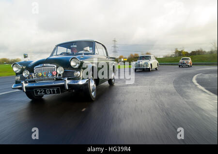 1950s Sport Limousinen, MG Magnette, Sunbeam Rapier und Riley ein Punkt fünf Stockfoto
