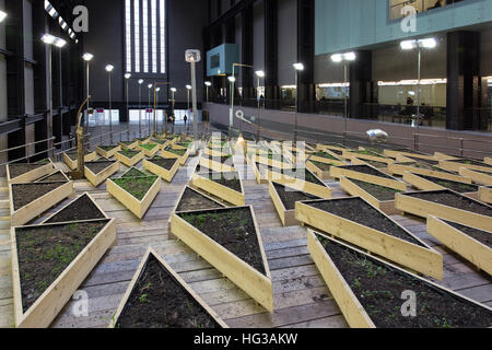 Abraham Cruzvillegas Artwork, genannt "Leere Menge", In der Turbinenhalle der Tate Modern. London. Stockfoto