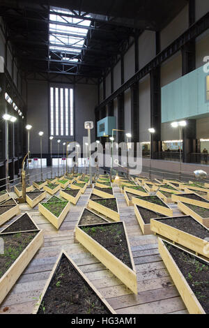 Abraham Cruzvillegas Artwork, genannt "Leere Menge", In der Turbinenhalle der Tate Modern. London. Stockfoto