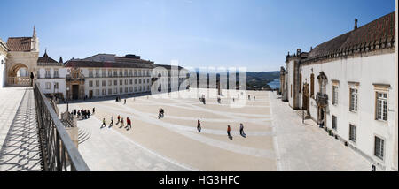 Portugal: Der Hauptplatz der Universität von Coimbra, seit 1537 einer der ältesten Universitäten im Dauerbetrieb in der Welt Stockfoto