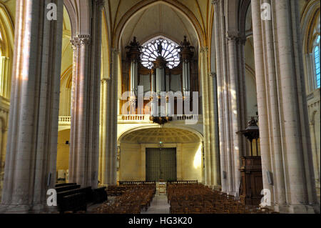 Innenraum der Kathedrale St-Pierre Poitiers, Frankreich Stockfoto