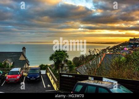 Küstennebel bei Sonnenaufgang über Carbis Bucht von St. Ives Stockfoto