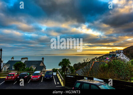 Küstennebel bei Sonnenaufgang über Carbis Bucht von St. Ives Stockfoto