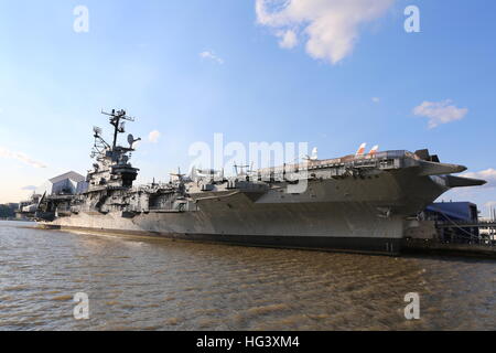 Flugzeugträger der Essex-Klasse während des zweiten Weltkriegs für die United States Navy, USS Intrepid Sea, Air & Space Museum gebaut. Stockfoto