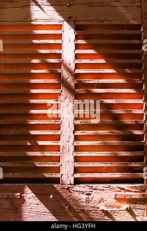 Detail der traditionellen französischen Fensterläden in Aix en Provence, Frankreich. Stockfoto