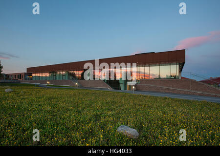 Die neue Sporthalle für Campus Ringsted, südlich von Kopenhagen nutzt das enorme Potenzial, verschiedene Funktionen zu orchestrieren Stockfoto