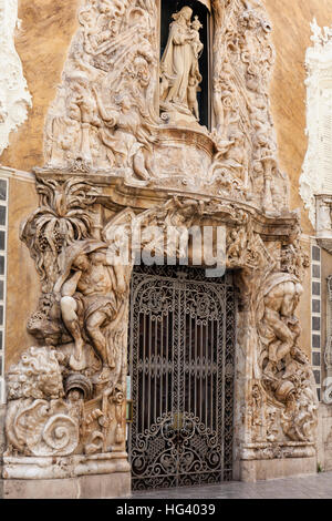 Blick auf Zugang zu den nationalen Keramikmuseum und Dekorationskünste in der Altstadt von Valencia, Spanien. Stockfoto