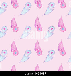 Aquarell nahtlose Feder-Muster mit roten und blauen Herzen auf rosa Hintergrund Stockfoto