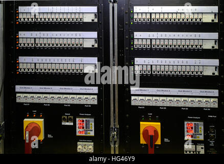 Sicherungskasten mit Schalter und Lampen. Stockfoto