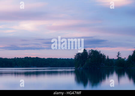 Sonnenuntergang über der Muskoka Lakes in Ontario Kanada. Stockfoto