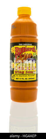 Winneconne, Wisconsin - 2. Januar 2017: Flasche von Brefeld Wing Sauce auf einem isolierten Hintergrund. Stockfoto