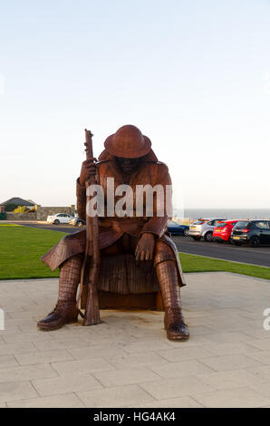 "1101" Stahl-Skulptur (auch bekannt als "Tommy") von Ray Lonsdale, am Seaham direkt am Meer gelegen Stockfoto