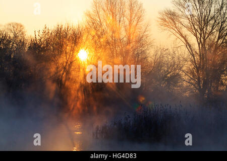 Sonnenaufgang am See Jagd Stockfoto