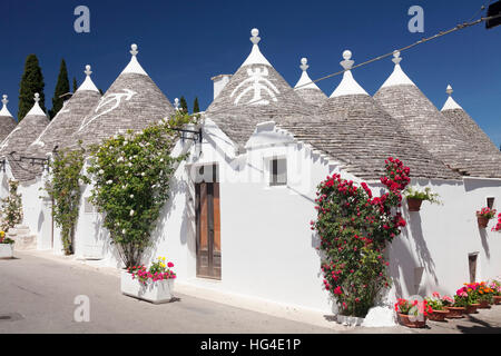 Trulli, traditionelle Häuser, Rione Monti Bereich, Alberobello, UNESCO, Valle d ' Itria, Bari District, Apulien, Italien Stockfoto