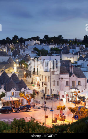 Trulli, traditionelle Häuser, Rione Monti Bereich, Alberobello, UNESCO, Valle d ' Itria, Bari District, Apulien, Italien Stockfoto