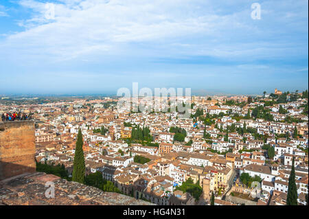 Panoramablick auf Granada und die Albayzin aus der Alcazaba, Alhambra in Granada, Andalusien, Spanien Stockfoto