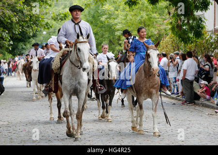 Gaucho-Parade auf den Tag der Tradition, San Antonio de Areco, La Pampa, Argentinien, Südamerika Stockfoto