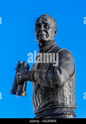 Statue von Captain Frederic John Walker mit Blick auf das Meer, Liverpool. Walker war der erfolgreichste Anti-U-Boot-Krieg Commander während der Schlacht Stockfoto