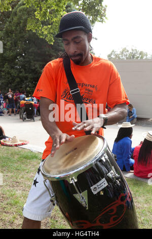 Afro-karibische conga Schlagzeuger (tumbadora Player) - USA Stockfoto