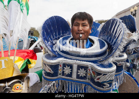 Traditionellen bolivianischen Morenada Tänzern auf Latino Festival - Washington, DC USA Stockfoto