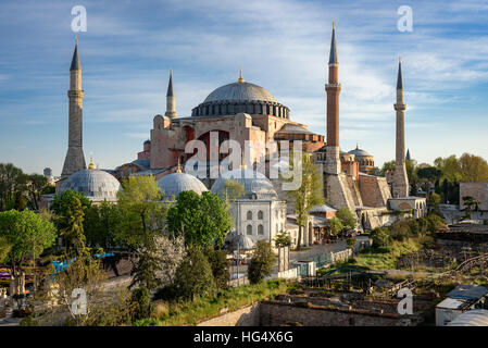 Hagia Sophia ist eine ehemalige griechische orthodoxe christliche patriarchalischen Basilika, später eine kaiserliche Moschee und heute ein Museum in Istanbul, Türkei Stockfoto