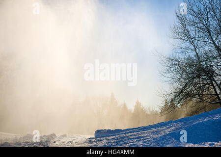 Kunstschnee auf der Piste in natürlichem Licht Stockfoto