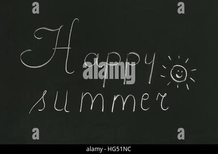 Glückliche Sommer Satz handschriftlich auf der Schultafel Stockfoto